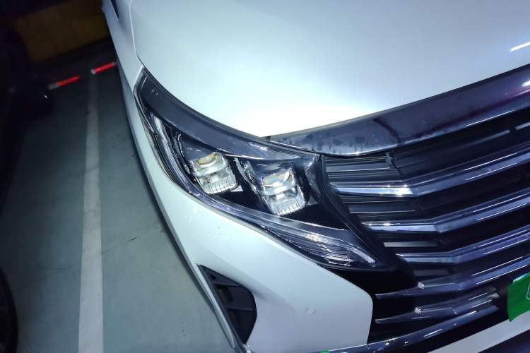 Used GAC Trumpchi M8 2023 Lingxiu Series 390T Ultimate Edition Right Front Headlight