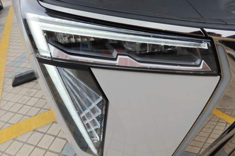 Used GAC Trumpchi M8 2023 Zongshi Series Dual-Motor Flagship Edition Right Front Headlight