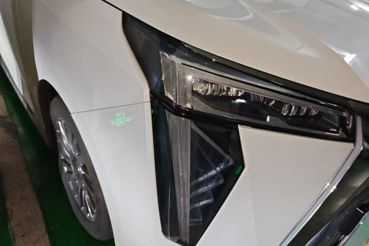 Used GAC Trumpchi M8 2023 Zongshi Series Dual-Motor Flagship Edition Right Front Headlight