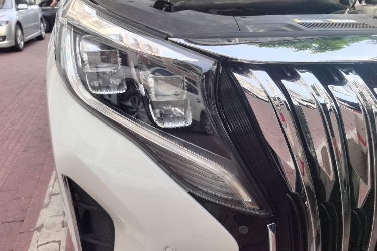 Used GAC Trumpchi M8 2023 Lingxiu Series 390T Ultimate Edition Right Front Headlight