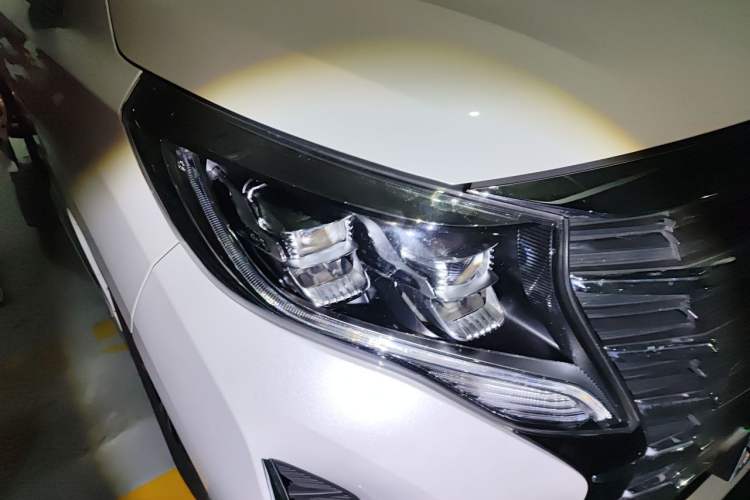 Used GAC Trumpchi M8 2023 Lingxiu Series 390T Deluxe Edition Right Front Headlight