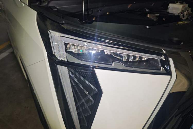 Used GAC Trumpchi M8 2023 Zongshi Series Dual-Motor Flagship Edition Right Front Headlight