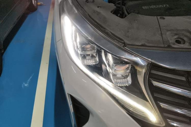 Used GAC Trumpchi M8 2023 Lingxiu Series 390T Prestige Edition Right Front Headlight