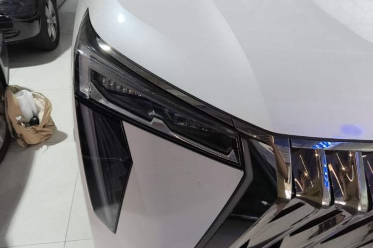 Used GAC Trumpchi M8 2023 Zongshi Series Dual-Motor YuZun Edition Right Front Headlight
