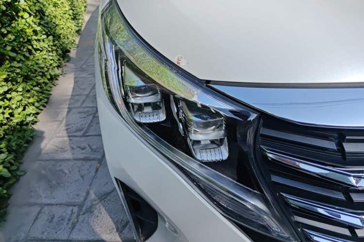 Used GAC Trumpchi M8 2023 Lingxiu Series 390T Deluxe Edition Right Front Headlight