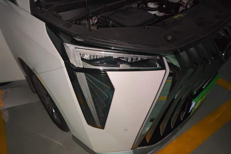 Used GAC Trumpchi M8 2023 Zongshi Series Dual-Motor Flagship Edition Right Front Headlight
