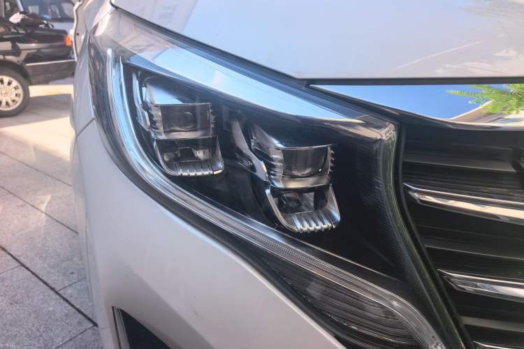 Used GAC Trumpchi M8 2023 Lingxiu Series 390T Deluxe Edition Right Front Headlight