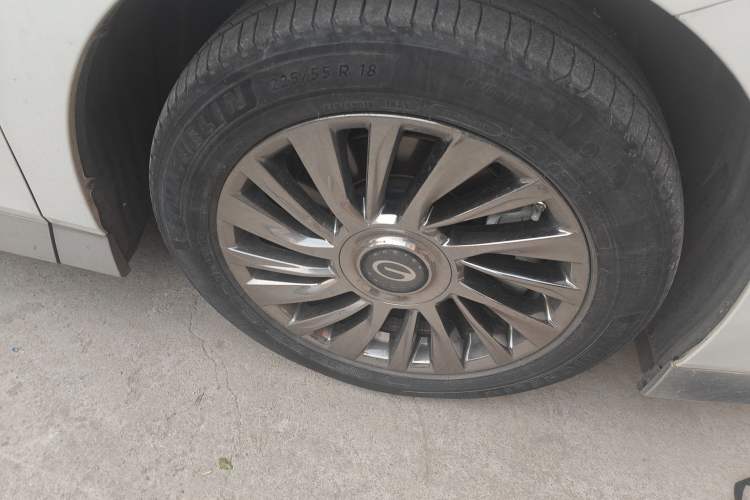 Used GAC Trumpchi M8 2023 Zongshi Series Dual-Motor YuZun Edition Right Front Wheel Hub