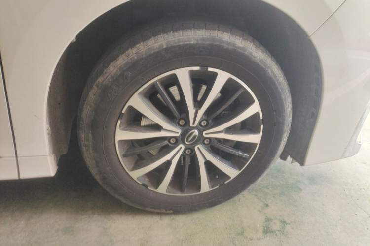 Used GAC Trumpchi M8 2023 Lingxiu Series 390T Luxury Edition Right Front Wheel Hub