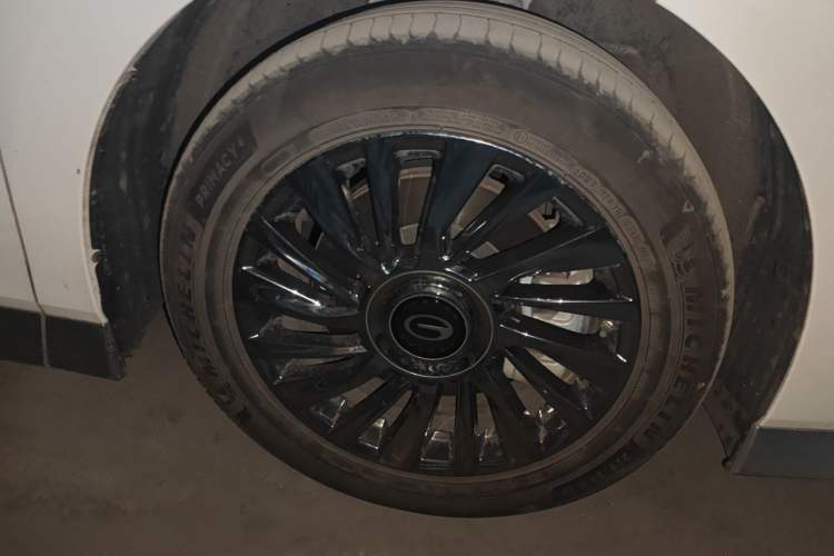 Used GAC Trumpchi M8 2023 Zongshi Series Dual-Motor YuZun Edition Right Front Wheel Hub