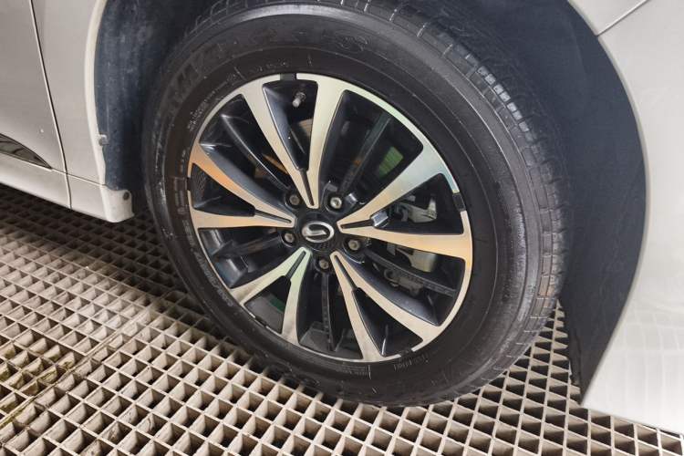 Used GAC Trumpchi M8 2023 Lingxiu Series 390T Luxury Edition Right Front Wheel Hub