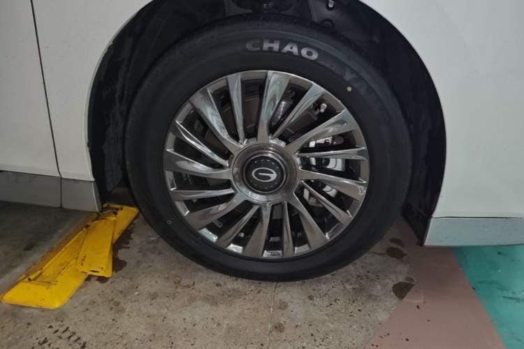 Used GAC Trumpchi M8 2023 Zongshi Series Dual-Motor Flagship Edition Right Front Wheel Hub