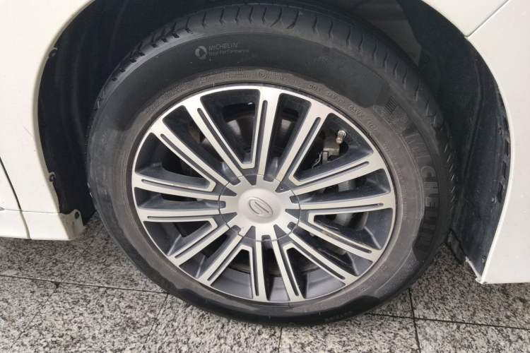 Used GAC Trumpchi M8 2023 Lingxiu Series 390T Prestige Edition Right Front Wheel Hub
