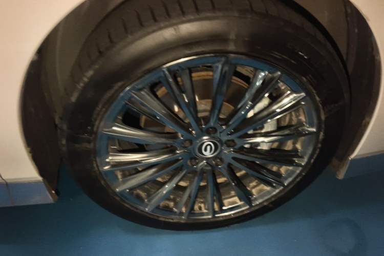Used GAC Trumpchi M8 2023 Zongshi Series Dual-Motor YuZun Edition Right Front Wheel Hub