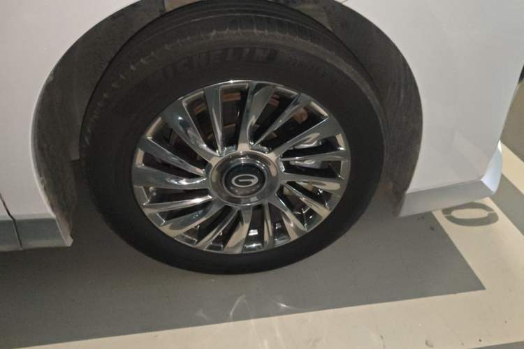 Used GAC Trumpchi M8 2023 Zongshi Series Dual-Motor YuZun Edition Right Front Wheel Hub