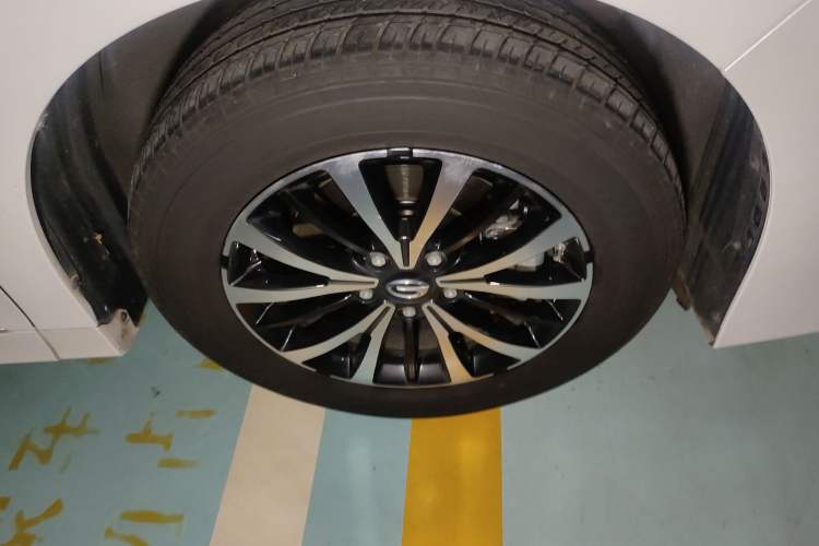 Used GAC Trumpchi M8 2023 Lingxiu Series 390T Deluxe Edition Right Front Wheel Hub