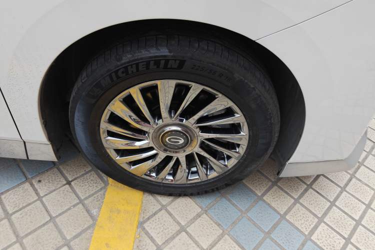 Used GAC Trumpchi M8 2023 Zongshi Series Dual-Motor Flagship Edition Right Front Wheel Hub
