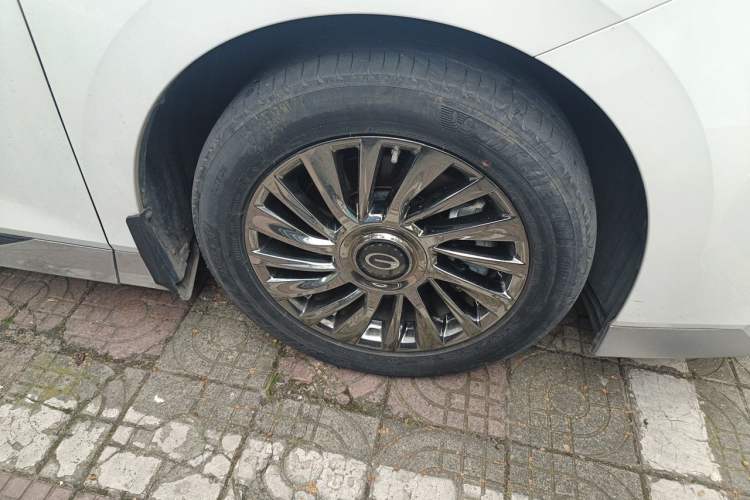 Used GAC Trumpchi M8 2023 Zongshi Series Dual-Motor Flagship Edition Right Front Wheel Hub