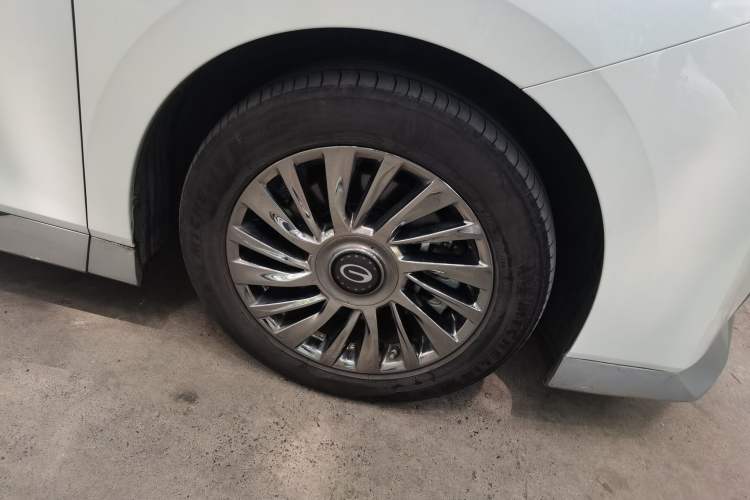 Used GAC Trumpchi M8 2023 Zongshi Series Dual-Motor YuZun Edition Right Front Wheel Hub