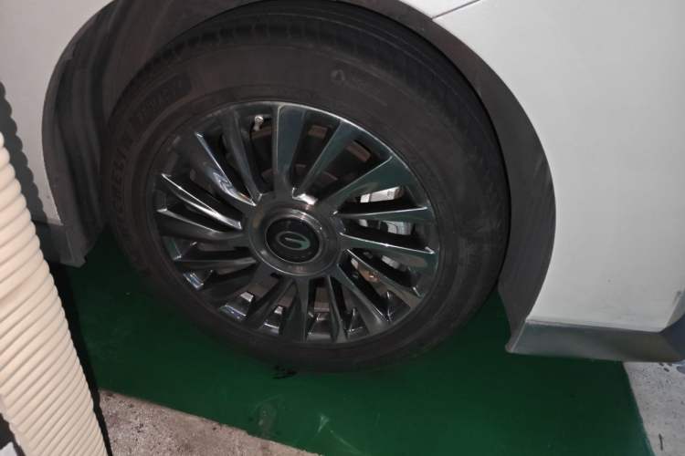 Used GAC Trumpchi M8 2023 Zongshi Series Dual-Motor Flagship Edition Right Front Wheel Hub