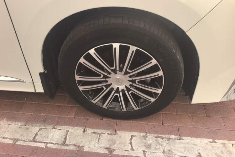 Used GAC Trumpchi M8 2023 Lingxiu Series 390T Ultimate Edition Right Front Wheel Hub