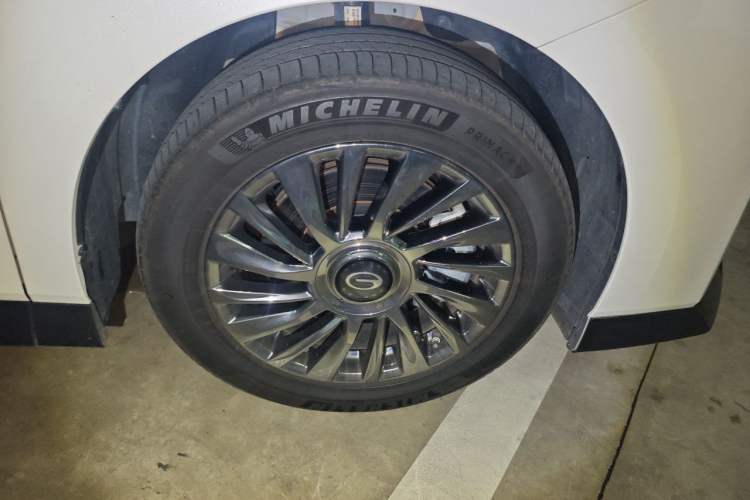 Used GAC Trumpchi M8 2023 Zongshi Series Dual-Motor Flagship Edition Right Front Wheel Hub