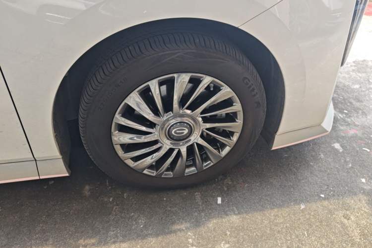 Used GAC Trumpchi M8 2023 Zongshi Series Dual-Motor Supreme Edition Right Front Wheel Hub