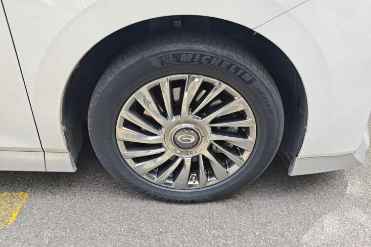 Used GAC Trumpchi M8 2023 Zongshi Series Dual-Motor YuZun Edition Right Front Wheel Hub