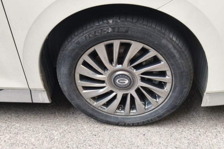 Used GAC Trumpchi M8 2023 Zongshi Series Dual-Motor YuZun Edition Right Front Wheel Hub