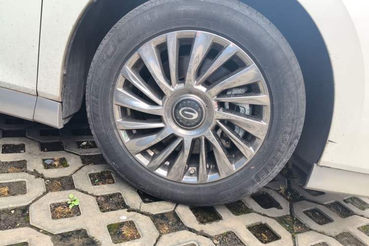 Used GAC Trumpchi M8 2023 Zongshi Series Dual-Motor Supreme Edition Right Front Wheel Hub