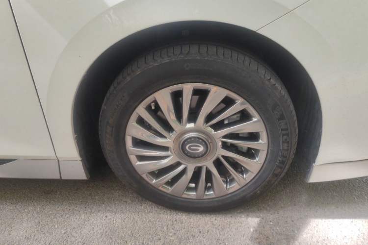 Used GAC Trumpchi M8 2023 Zongshi Series Dual-Motor YuZun Edition Right Front Wheel Hub