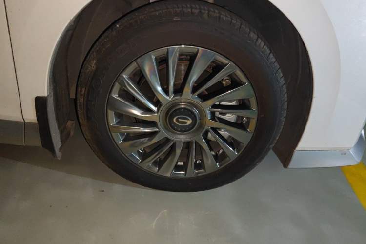 Used GAC Trumpchi M8 2023 Zongshi Series Dual-Motor Flagship Edition Right Front Wheel Hub