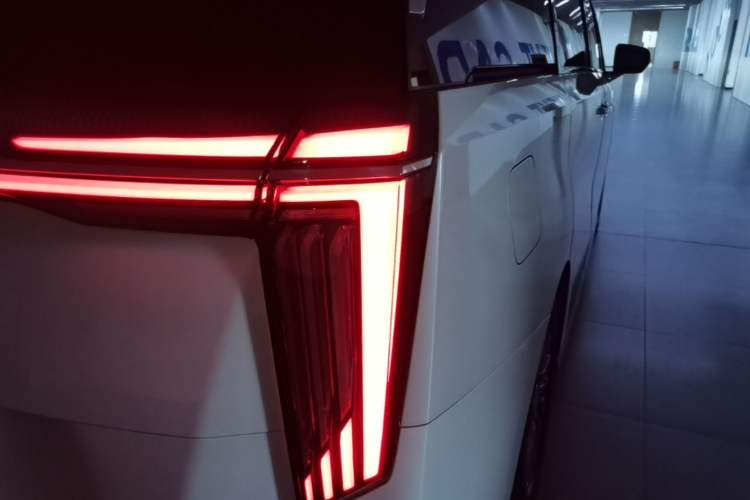 Used GAC Trumpchi M8 2023 Zongshi Series 400T Ultimate Edition Right Rear Taillight
