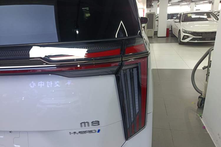 Used GAC Trumpchi M8 2023 Zongshi Series Dual-Motor Flagship Edition Right Rear Taillight