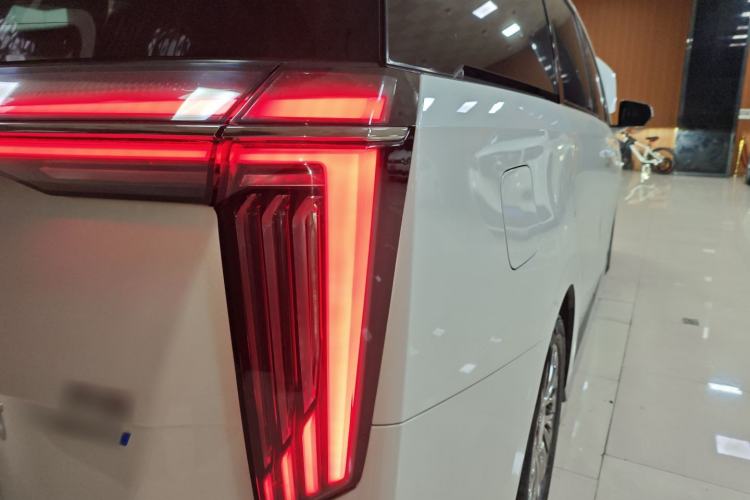 Used GAC Trumpchi M8 2023 Zongshi Series Dual-Motor YuZun Edition Right Rear Taillight