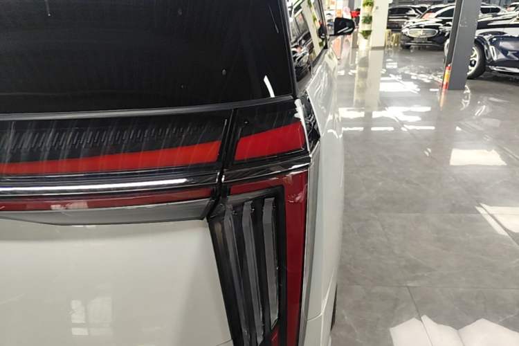 Used GAC Trumpchi M8 2023 Zongshi Series Dual-Motor Flagship Edition Right Rear Taillight