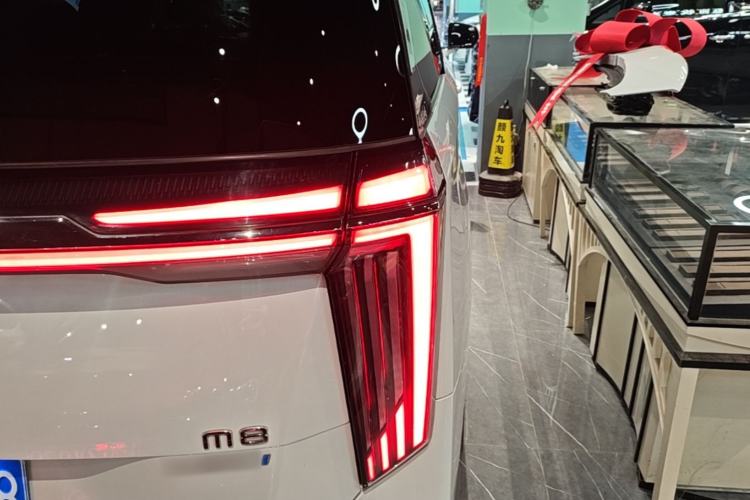 Used GAC Trumpchi M8 2023 Zongshi Series Dual-Motor YuZun Edition Right Rear Taillight