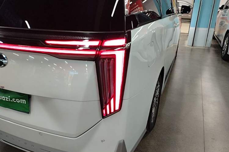 Used GAC Trumpchi M8 2023 Zongshi Series Dual-Motor YuZun Edition Right Rear Taillight