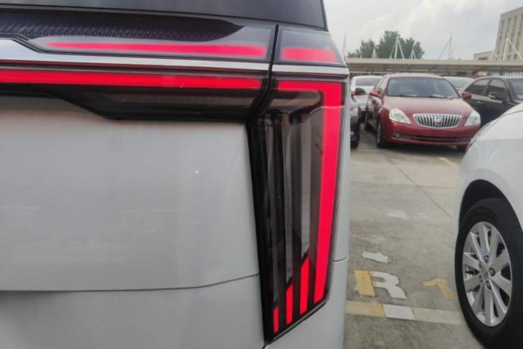 Used GAC Trumpchi M8 2023 Zongshi Series 400T Flagship Edition Right Rear Taillight