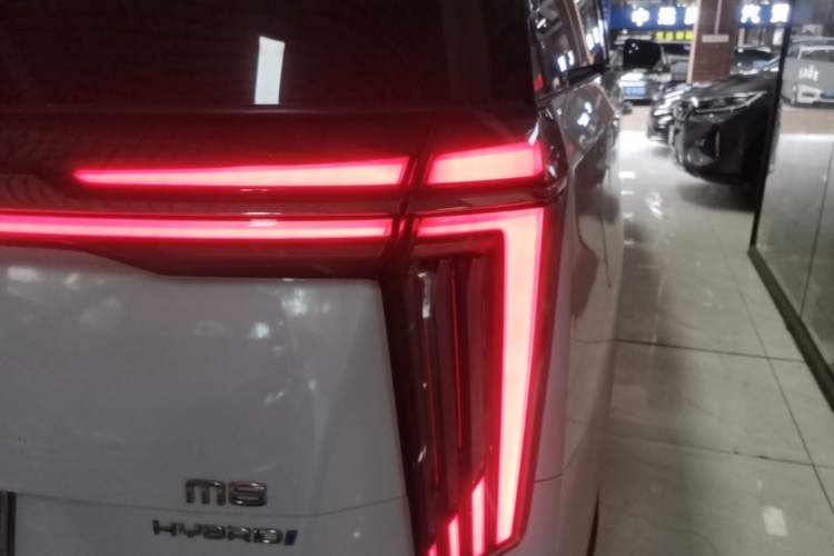 Used GAC Trumpchi M8 2023 Zongshi Series Dual-Motor YuZun Edition Right Rear Taillight
