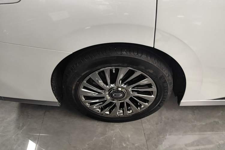 Used GAC Trumpchi M8 2023 Zongshi Series Dual-Motor Flagship Edition Right Rear Wheel Hub