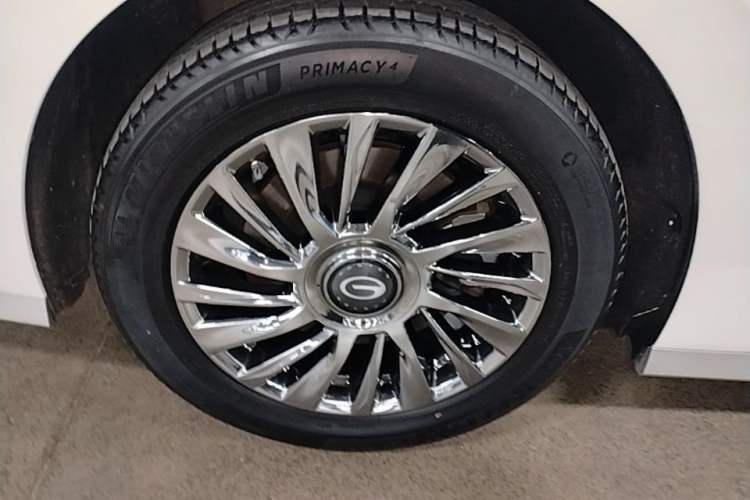 Used GAC Trumpchi M8 2023 Zongshi Series Dual-Motor YuZun Edition Right Rear Wheel Hub