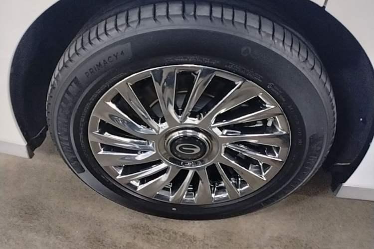 Used GAC Trumpchi M8 2023 Zongshi Series Dual-Motor Flagship Edition Right Rear Wheel Hub
