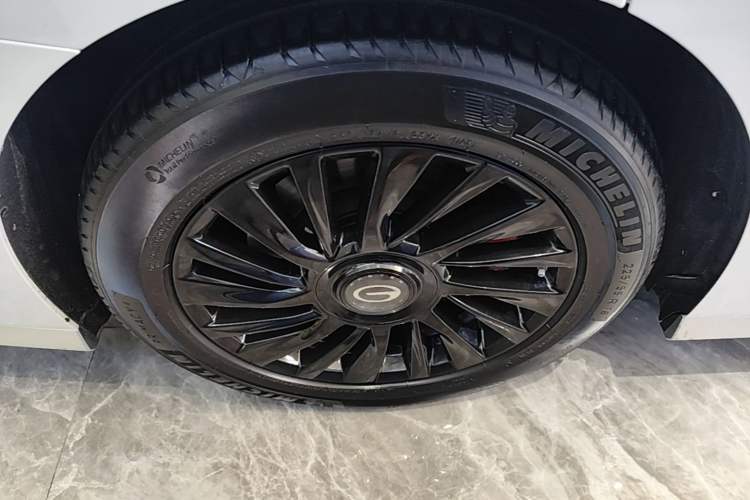 Used GAC Trumpchi M8 2023 Zongshi Series Dual-Motor Flagship Edition Right Rear Wheel Hub