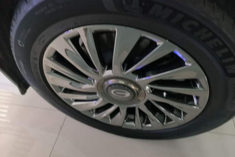 Used GAC Trumpchi M8 2023 Zongshi Series Dual-Motor Flagship Edition Right Rear Wheel Hub