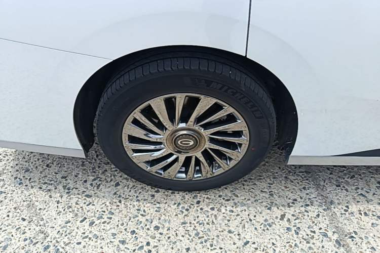 Used GAC Trumpchi M8 2023 Zongshi Series Dual-Motor Flagship Edition Right Rear Wheel Hub