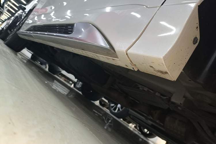 Used GAC Trumpchi M8 2023 Master Series 390T Ultimate Edition Right Side Sill
