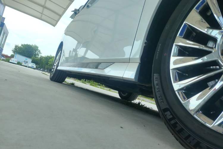 Used GAC Trumpchi M8 2023 Zongshi Series Dual-Motor Supreme Edition Right Side Sill