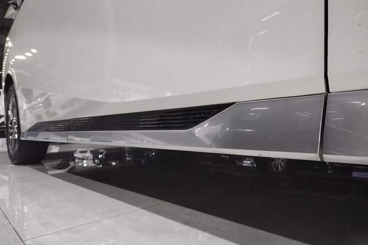Used GAC Trumpchi M8 2023 Zongshi Series 400T Ultimate Edition Right Side Sill