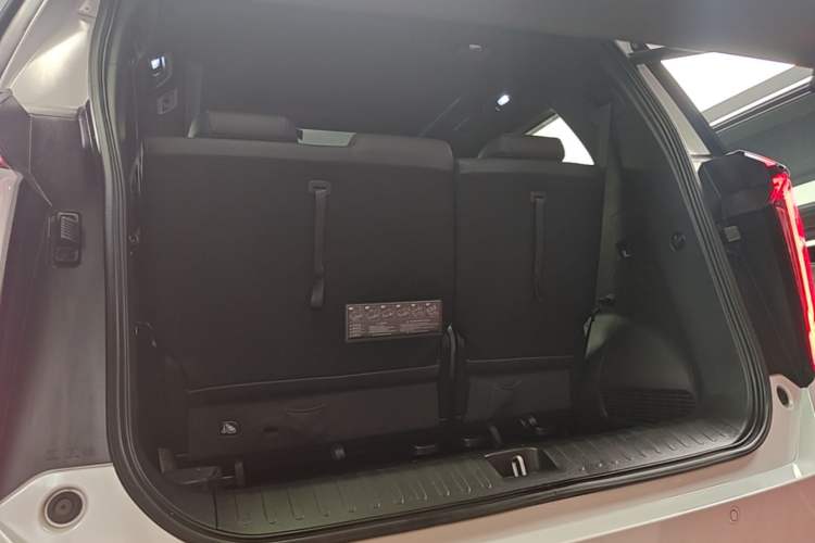 Used GAC Trumpchi M8 2023 Zongshi Series Dual-Motor Flagship Edition Trunk